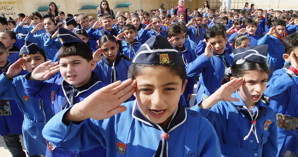 تحية الصباح في مدرسة في دمشق/ AP.