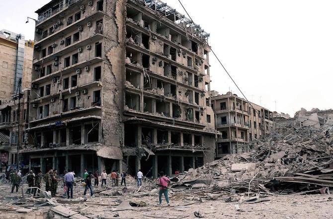 آثار التفجيرات التي نفذتها جبهة النصرة في ساحة سعد الله الجابري في تشرين الأول 2012.
