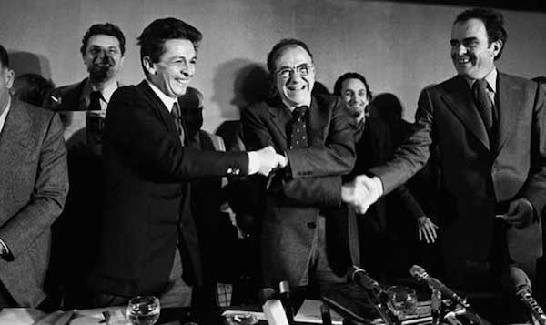  كارّيجو متوسطاً مارشاي وبيرلينغير خلال الإعلان عن مبادئ الشيوعية-الأوروبية في مدريد (آذار 1977)
