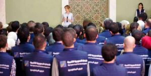 أسماء الأسد في لقاء مع متطوعين في الأمانة السورية للتنمية عام 2014