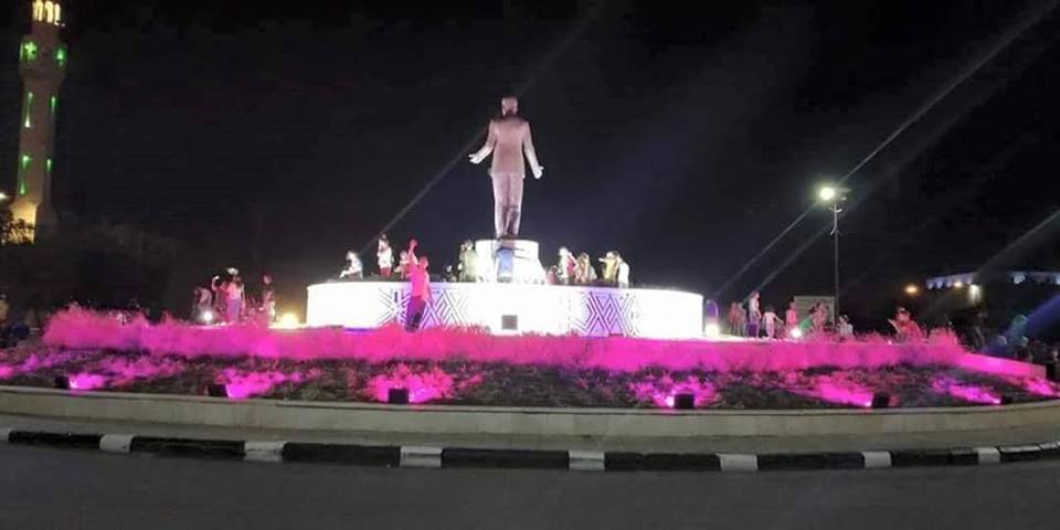 تمثال حافظ الأسد الجديد في حمص