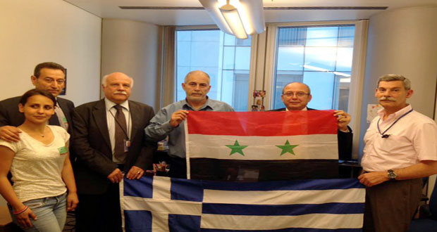 أعضاء من الجمعیة السوریة في إیطالیا مع وفد من البرلمانیین الأوروبیین
